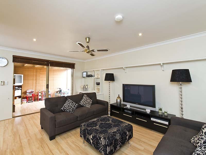 2 / 5 Wood Court, Kardinya WA 6163