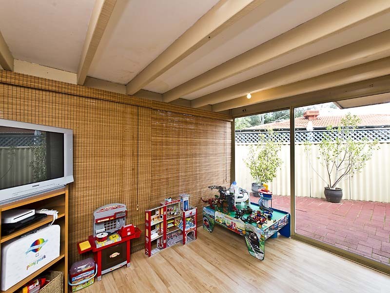 2 / 5 Wood Court, Kardinya WA 6163