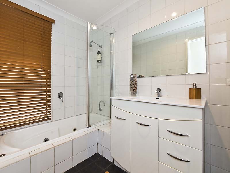 2 / 5 Wood Court, Kardinya WA 6163