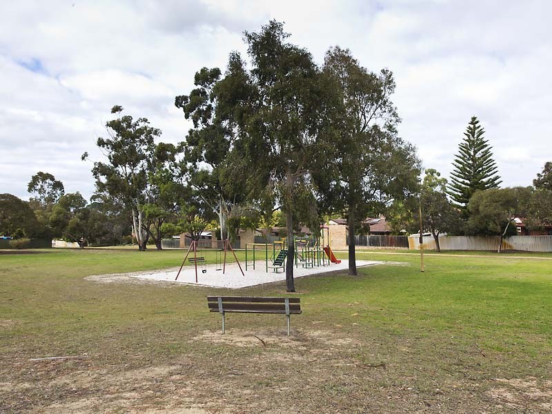 2 / 5 Wood Court, Kardinya WA 6163