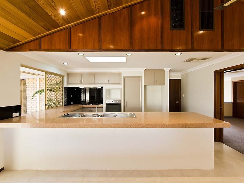 10 Lawson Place, Munster WA 6166