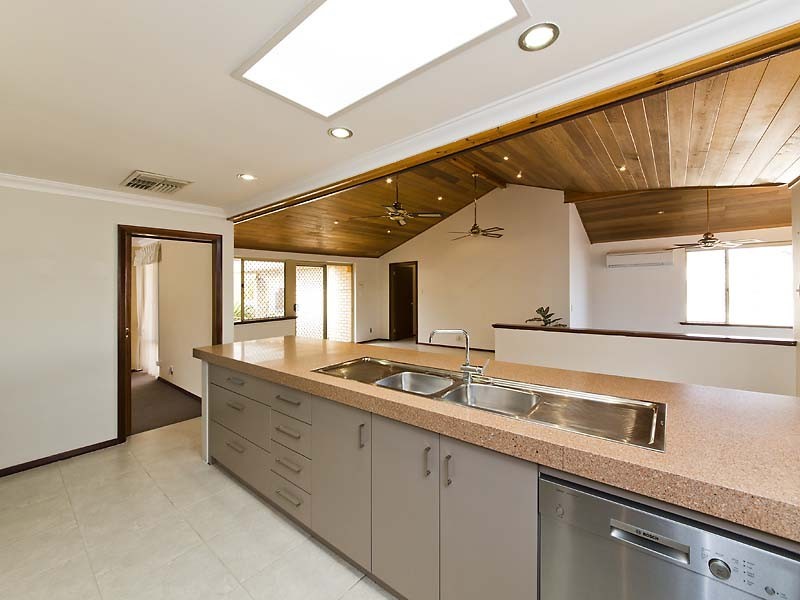 10 Lawson Place, Munster WA 6166