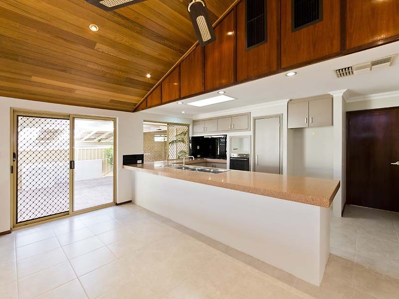 10 Lawson Place, Munster WA 6166