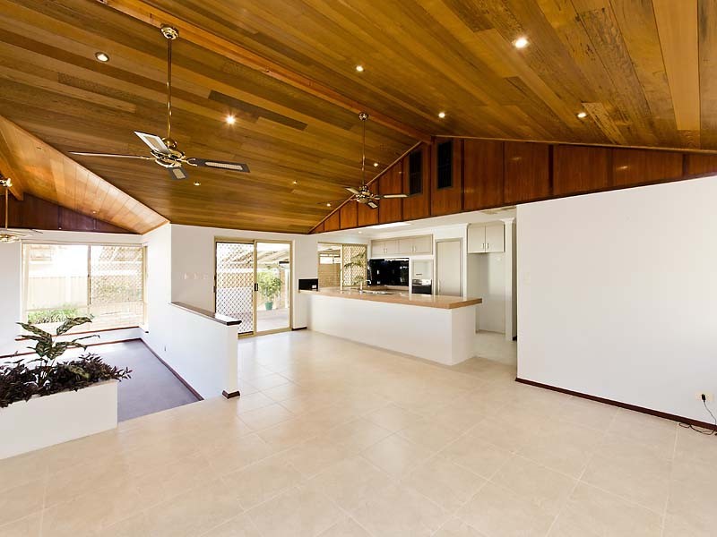 10 Lawson Place, Munster WA 6166