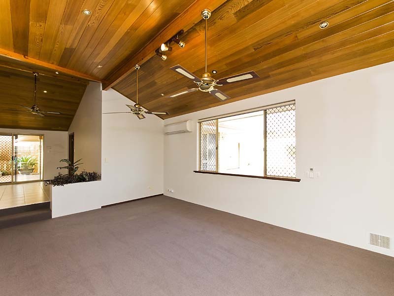 10 Lawson Place, Munster WA 6166