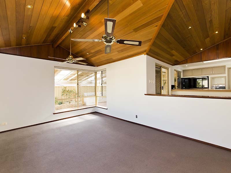 10 Lawson Place, Munster WA 6166