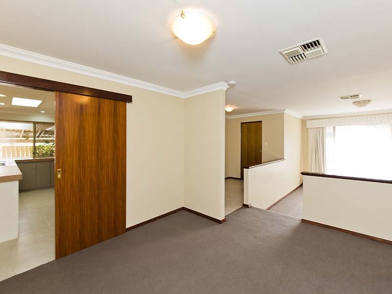 10 Lawson Place, Munster WA 6166