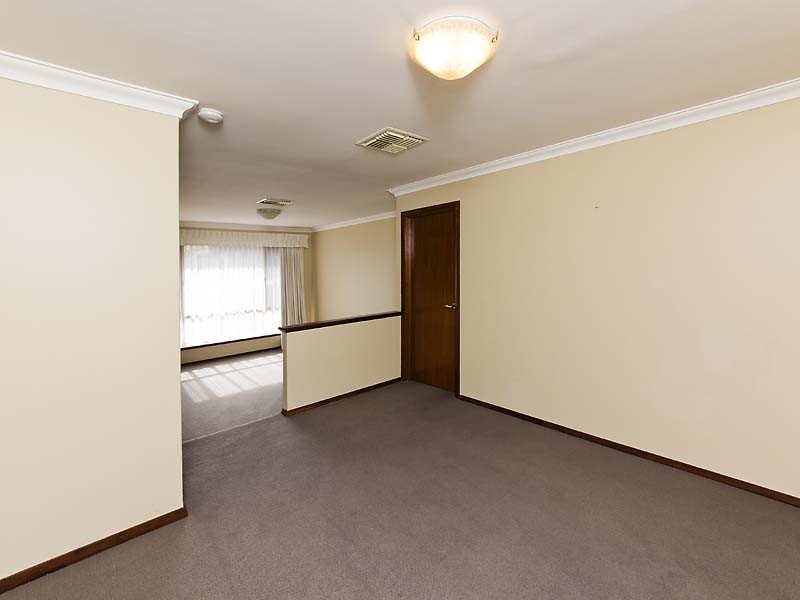 10 Lawson Place, Munster WA 6166