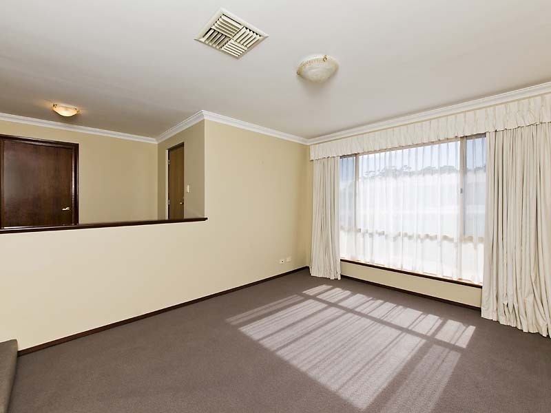 10 Lawson Place, Munster WA 6166