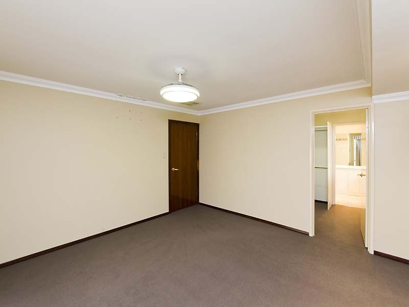 10 Lawson Place, Munster WA 6166