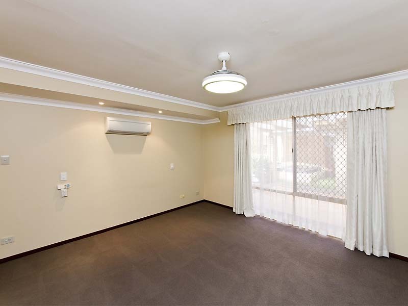 10 Lawson Place, Munster WA 6166