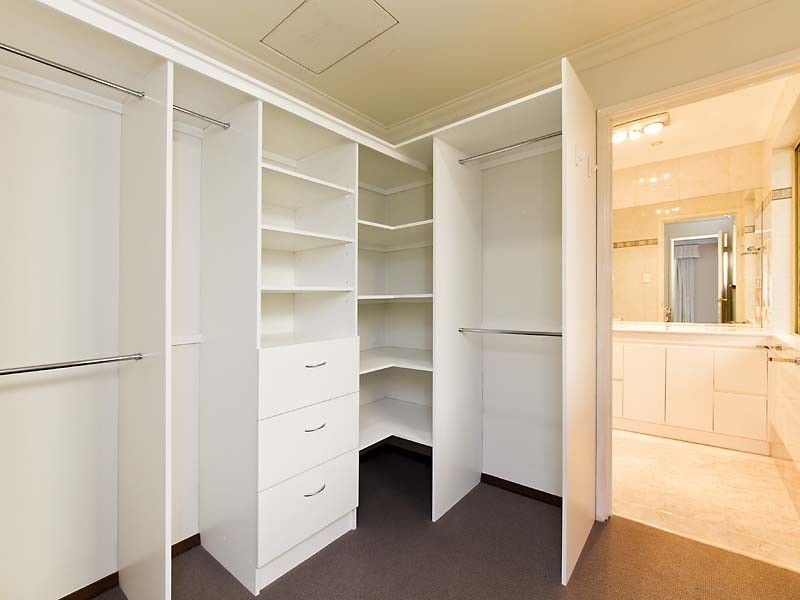 10 Lawson Place, Munster WA 6166