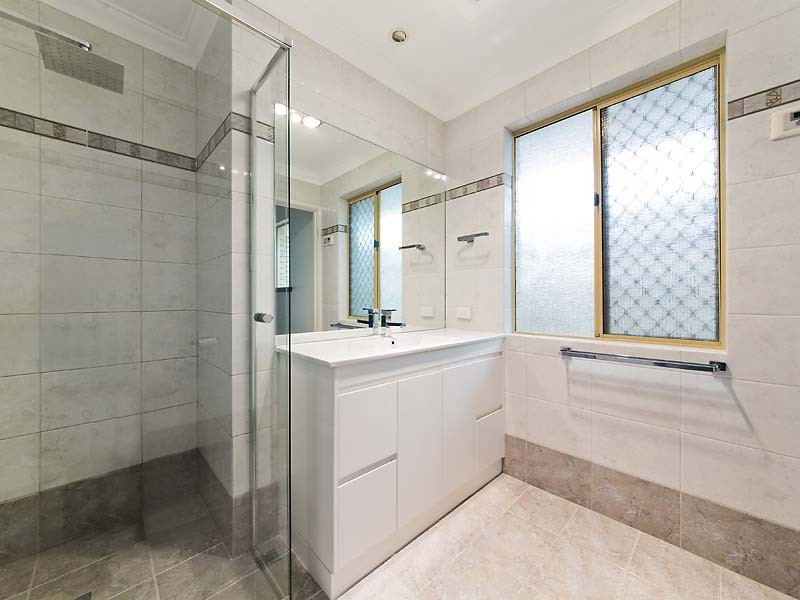 10 Lawson Place, Munster WA 6166