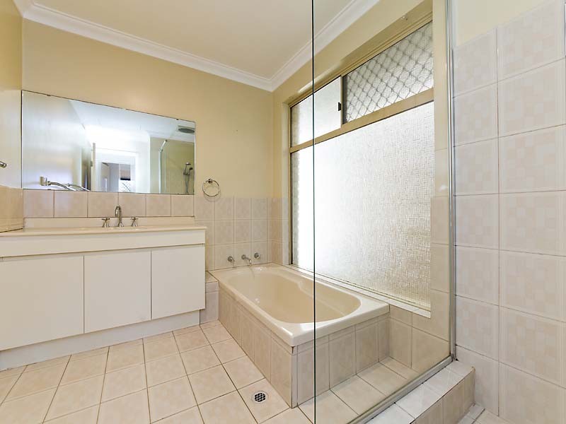 10 Lawson Place, Munster WA 6166