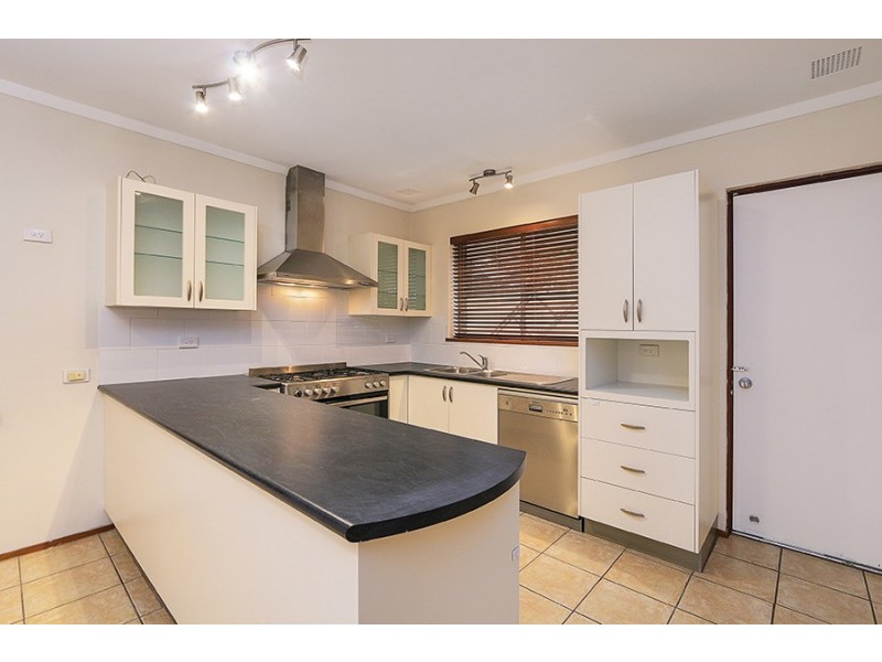 62 Davies Crescent, Kardinya WA 6163