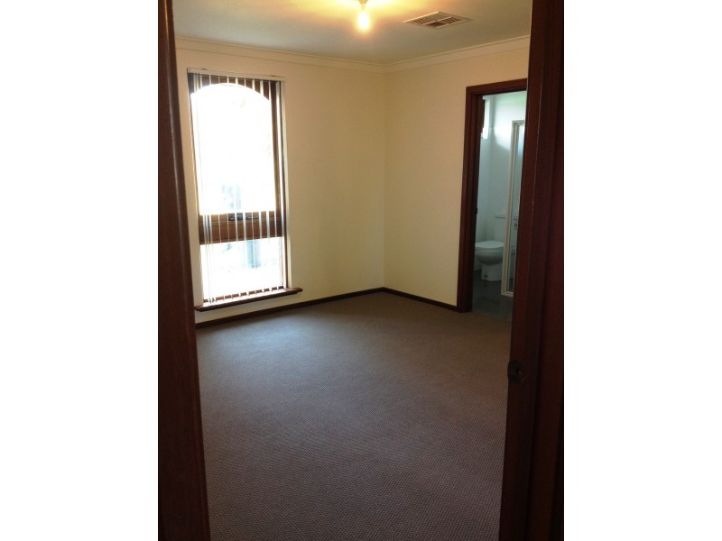 31B Loris Way, Kardinya WA 6163