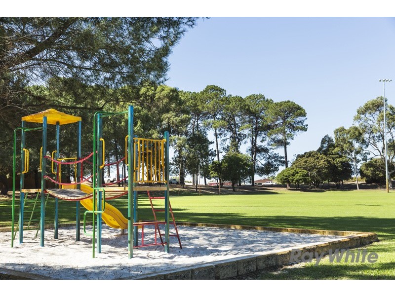 1 Gillett Drive, Kardinya WA 6163