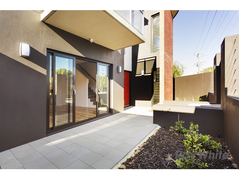 10 Hughes Street, Hilton WA 6163
