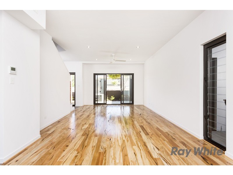 10 Hughes Street, Hilton WA 6163