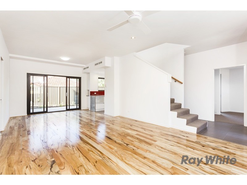 10 Hughes Street, Hilton WA 6163