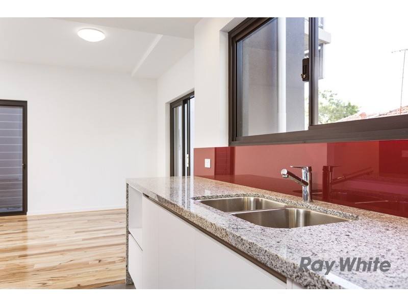 10 Hughes Street, Hilton WA 6163