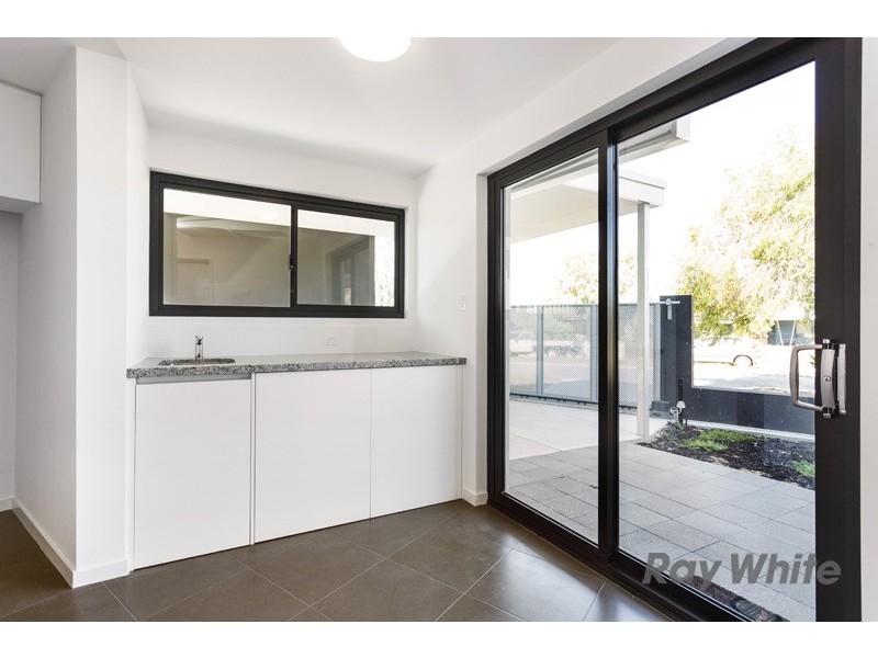 10 Hughes Street, Hilton WA 6163