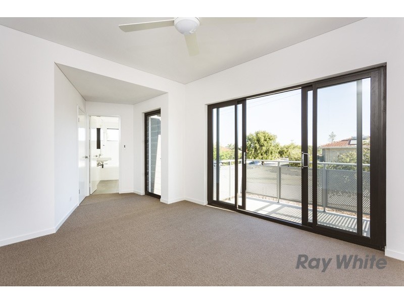10 Hughes Street, Hilton WA 6163