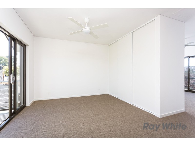10 Hughes Street, Hilton WA 6163