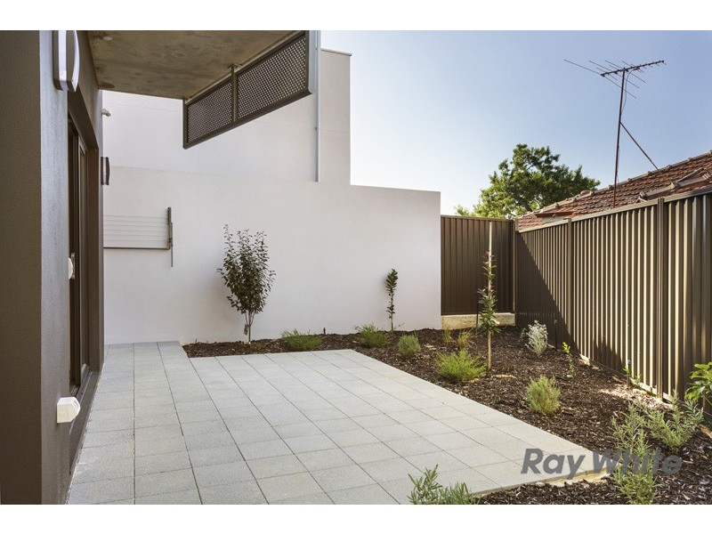 10 Hughes Street, Hilton WA 6163