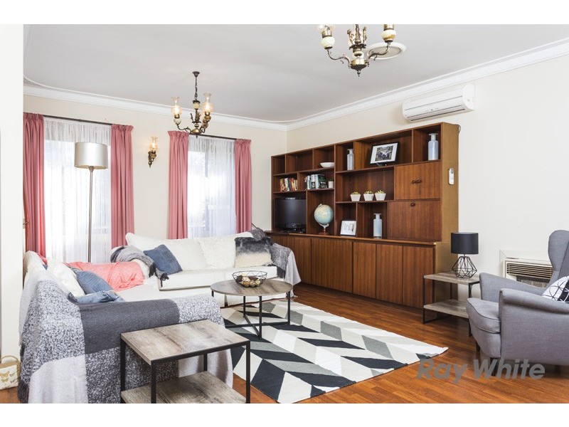 31 Redwood Crescent, Melville WA 6156