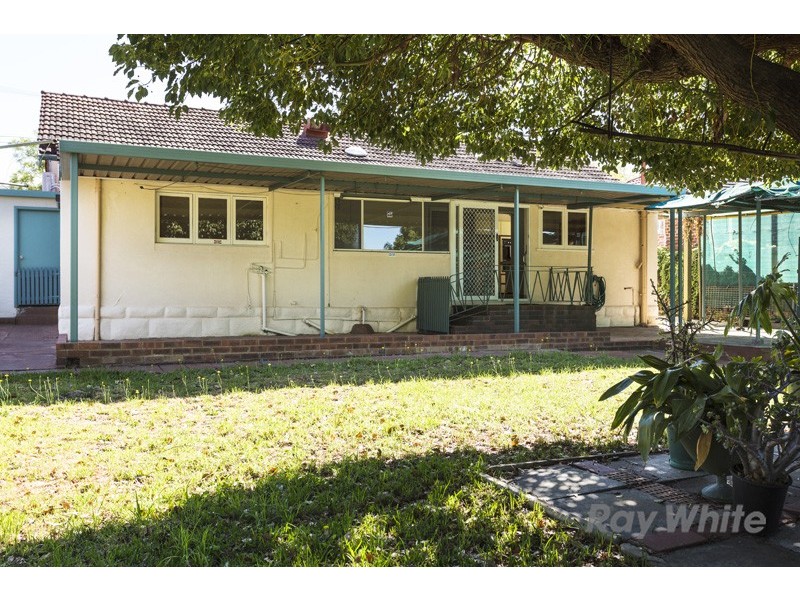 31 Redwood Crescent, Melville WA 6156