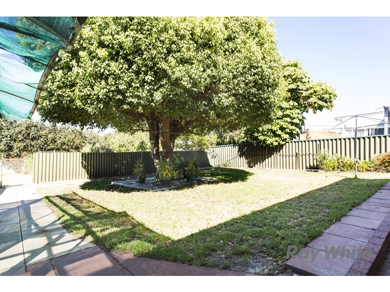 31 Redwood Crescent, Melville WA 6156