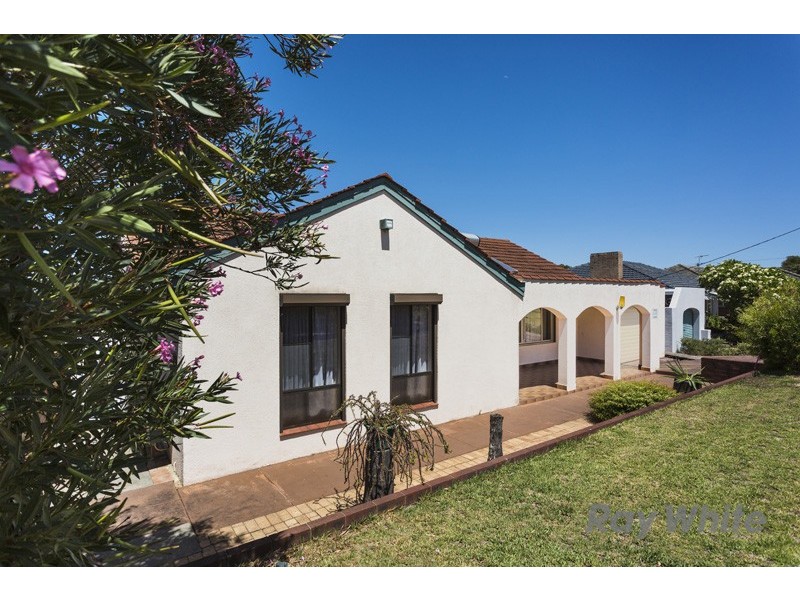 31 Redwood Crescent, Melville WA 6156