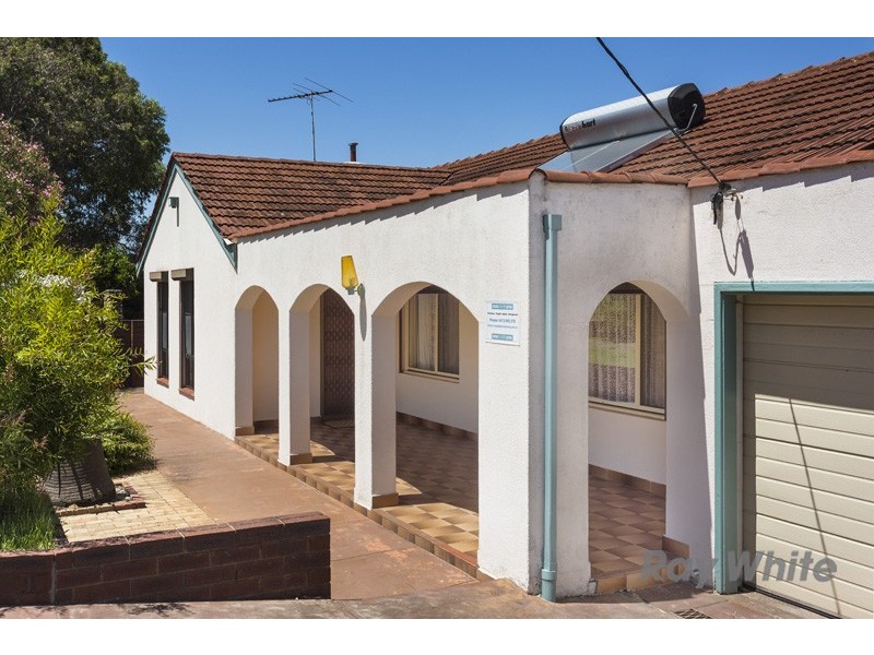 31 Redwood Crescent, Melville WA 6156