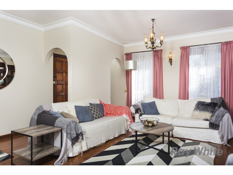 31 Redwood Crescent, Melville WA 6156