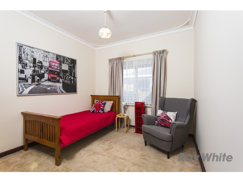 31 Redwood Crescent, Melville WA 6156