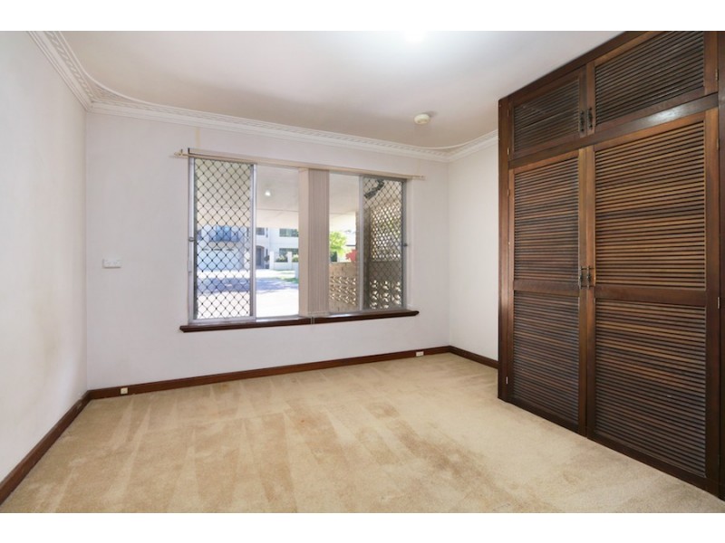 12B Ochiltree Way, Kardinya WA 6163