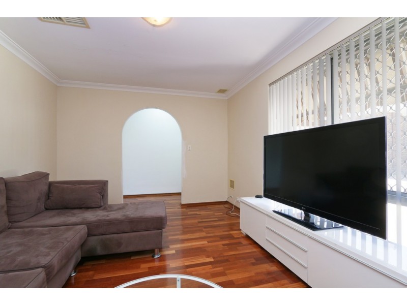 15b Anglesey Drive, Kardinya WA 6163