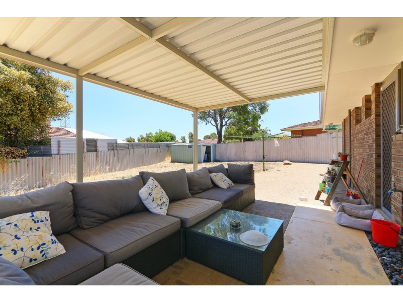 15b Anglesey Drive, Kardinya WA 6163