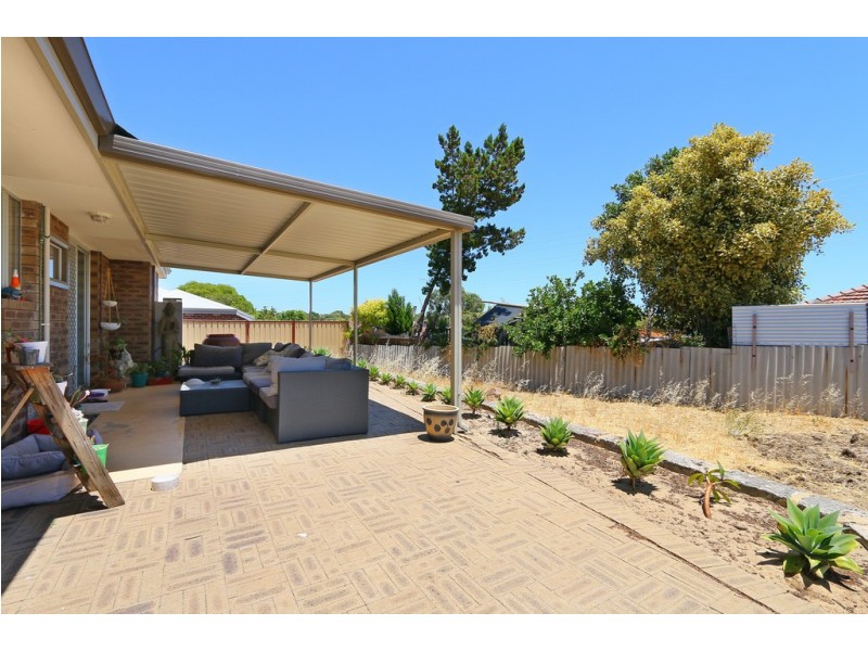 15b Anglesey Drive, Kardinya WA 6163