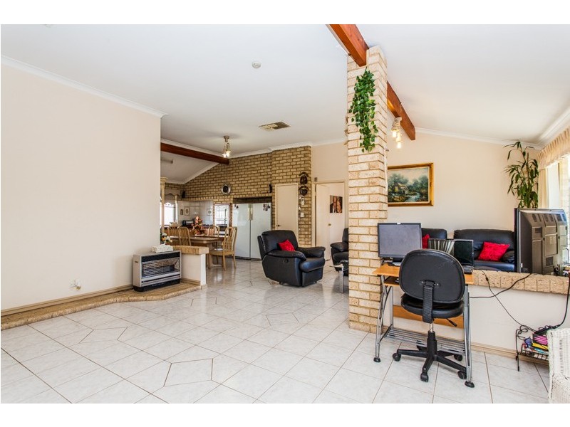 21 Crossland Way, Kardinya WA 6163