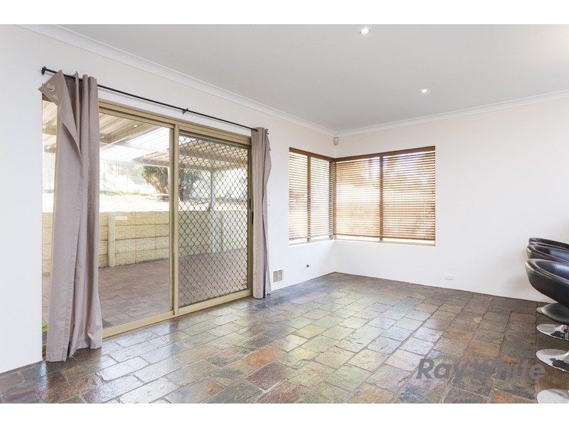 35 Arnold Crescent, Kardinya WA 6163
