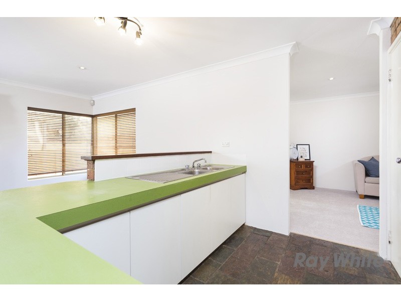 35 Arnold Crescent, Kardinya WA 6163