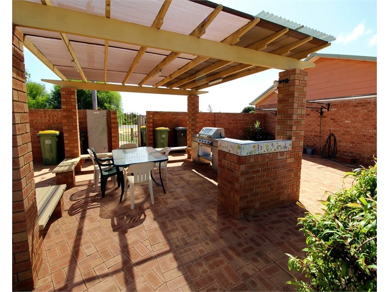 Unit 8, 36 Nairn Street, Leeman WA 6514