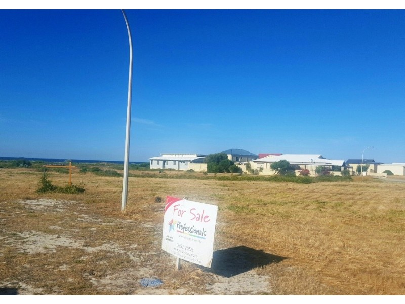 16 Whiteman St, Green Head WA 6514