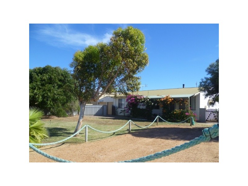 50 Hunter Cres, Green Head WA 6514
