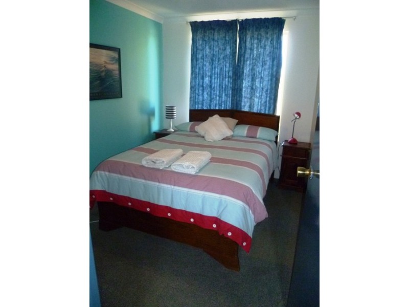 50 Hunter Cres, Green Head WA 6514