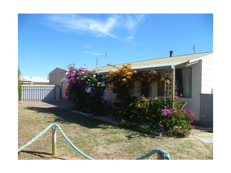50 Hunter Cres, Green Head WA 6514