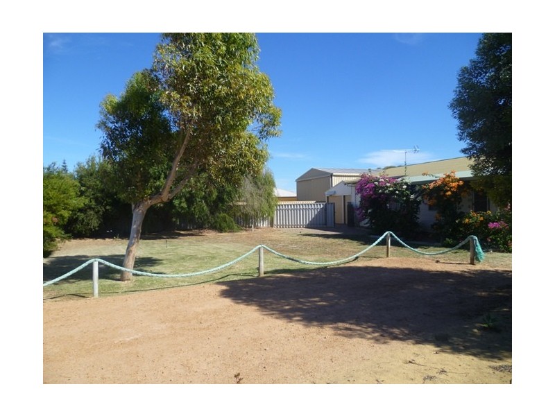 50 Hunter Cres, Green Head WA 6514