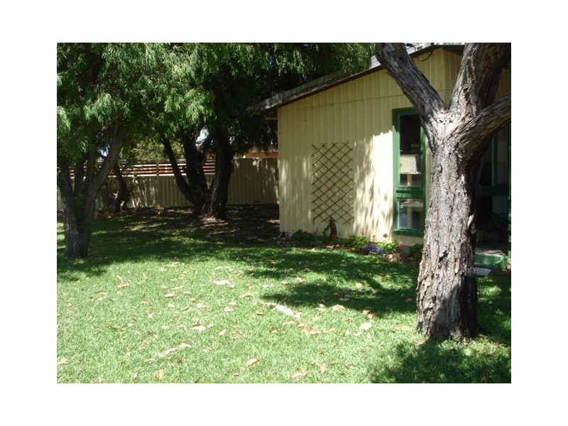 4 Lesueur Drive, Jurien Bay WA 6516